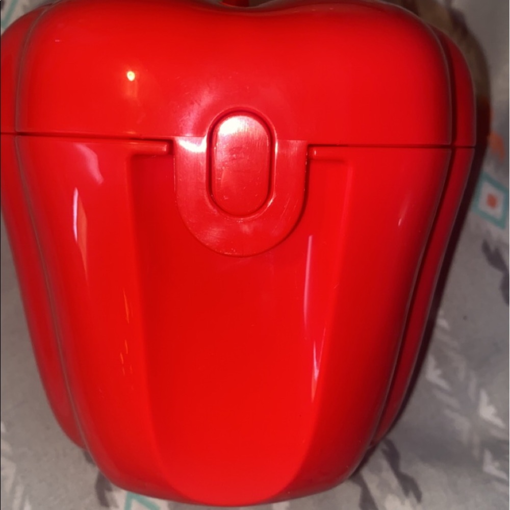 Tupperware veggie pepper container